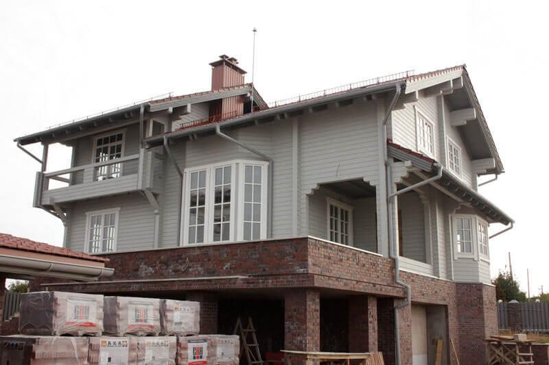 Дом из бруса с деревянными окнами 1