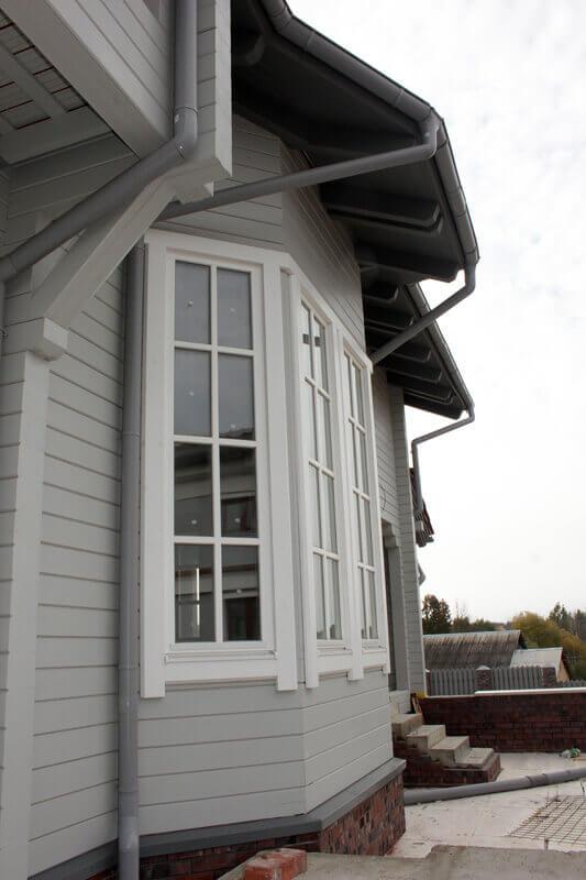 Дом из бруса с деревянными окнами 3