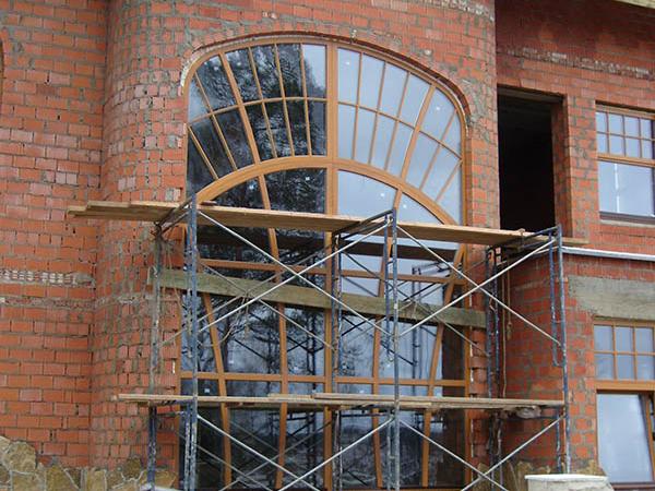  arched-floor-arched-trapezoidal-and-rectangular-windows-arck