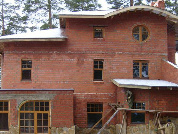 arched-floor-arched-trapezoidal-and-rectangular-windows-side