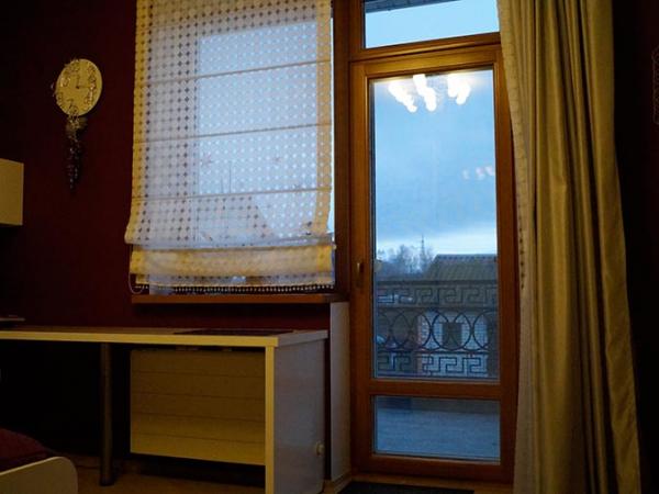 балконная группа с фрамугой из дерева