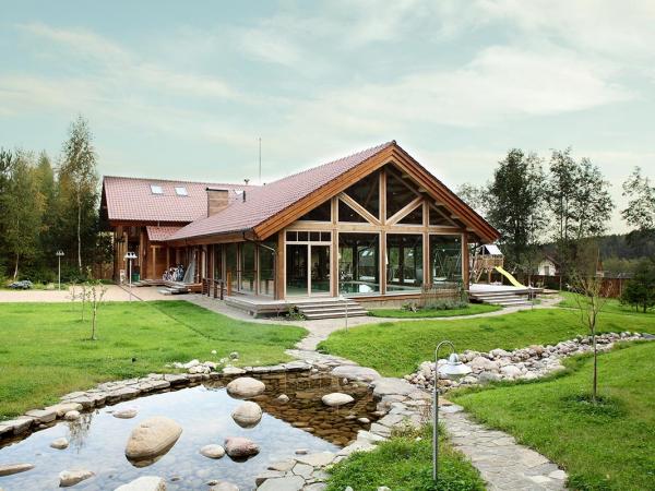 Дом под Минском с красивыми панорамными окнами и патио 2