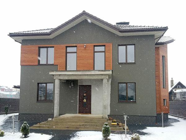 Дом с деревянными окнами в д.Тарасово