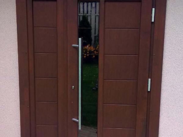 входная дверь из сосны цвет орех