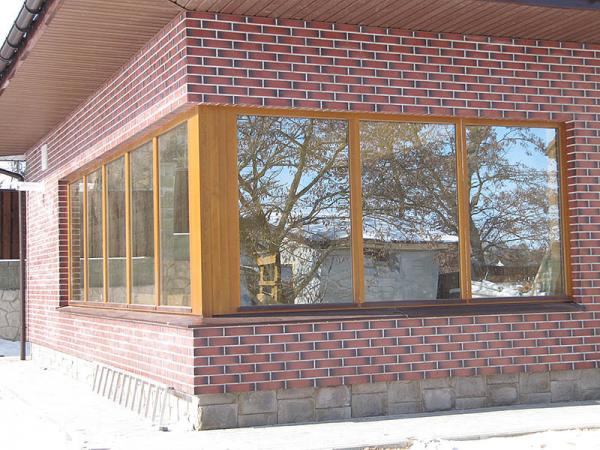  glazed-entrance-and-angular-wooden-windows-2