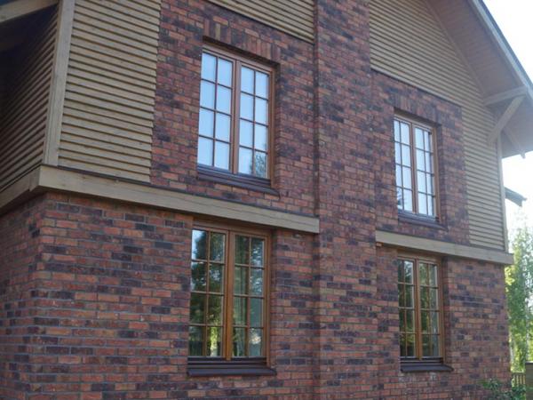 Дом в Колодищах с дубовыми окнами