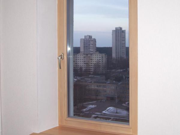 Деревянные одностворчатые поворотно-откидные окна и подоконники в квартире на пр Независимости