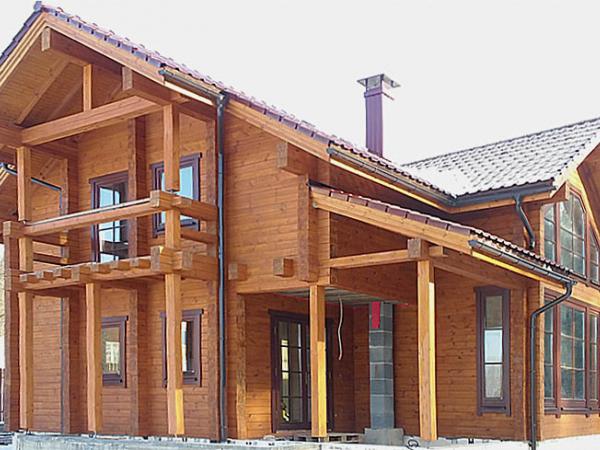 okna-iz-dereva-s-raskladkoi-v-kotedze-main